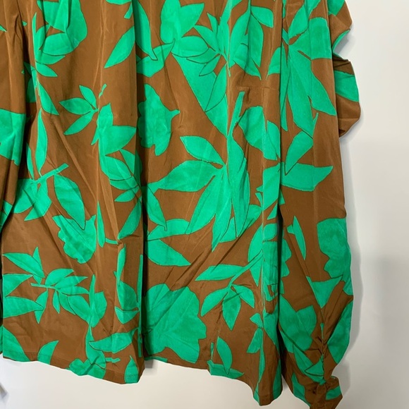 Brown Green Blouse with Leaves Print Size XL NWT - Picture 3 of 8